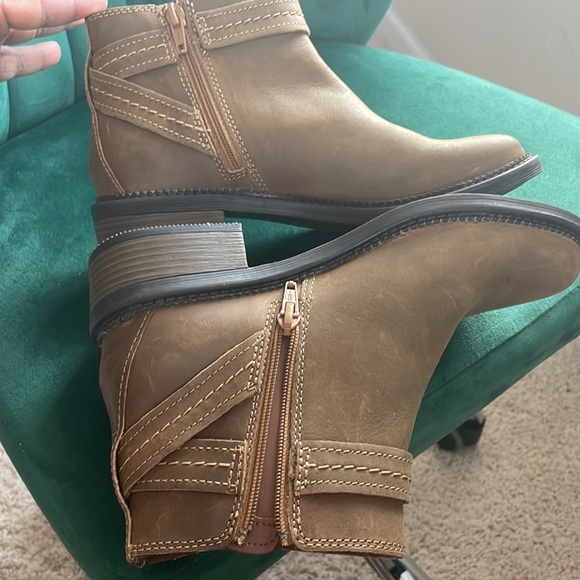 Brand new Clarks boots - Picture 6 of 7